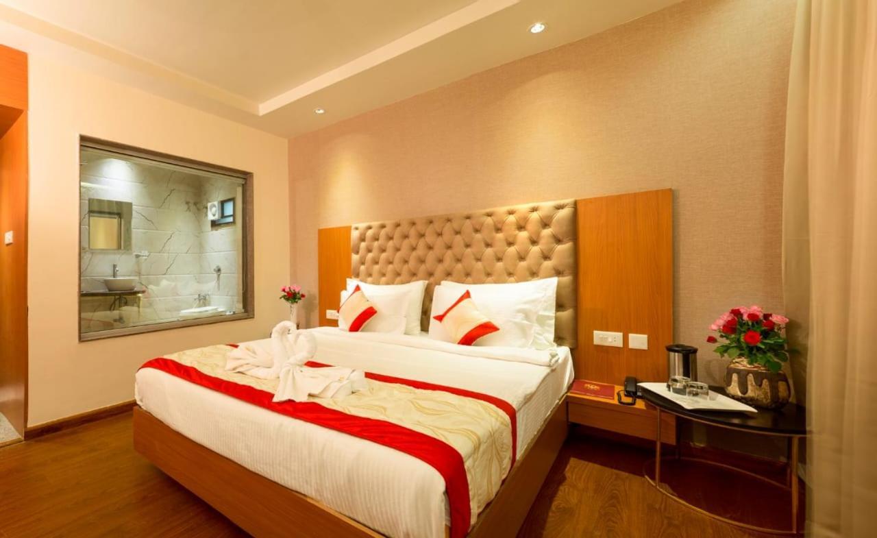 נאגפור Hotel Yatri מראה חיצוני תמונה